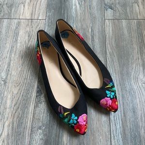 NINE WEST floral embroidered pointed flats